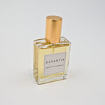 Olyantis's Espíritu Flamenco 60 ml perfume glass bottle with gold cap in an angle, on a white background.