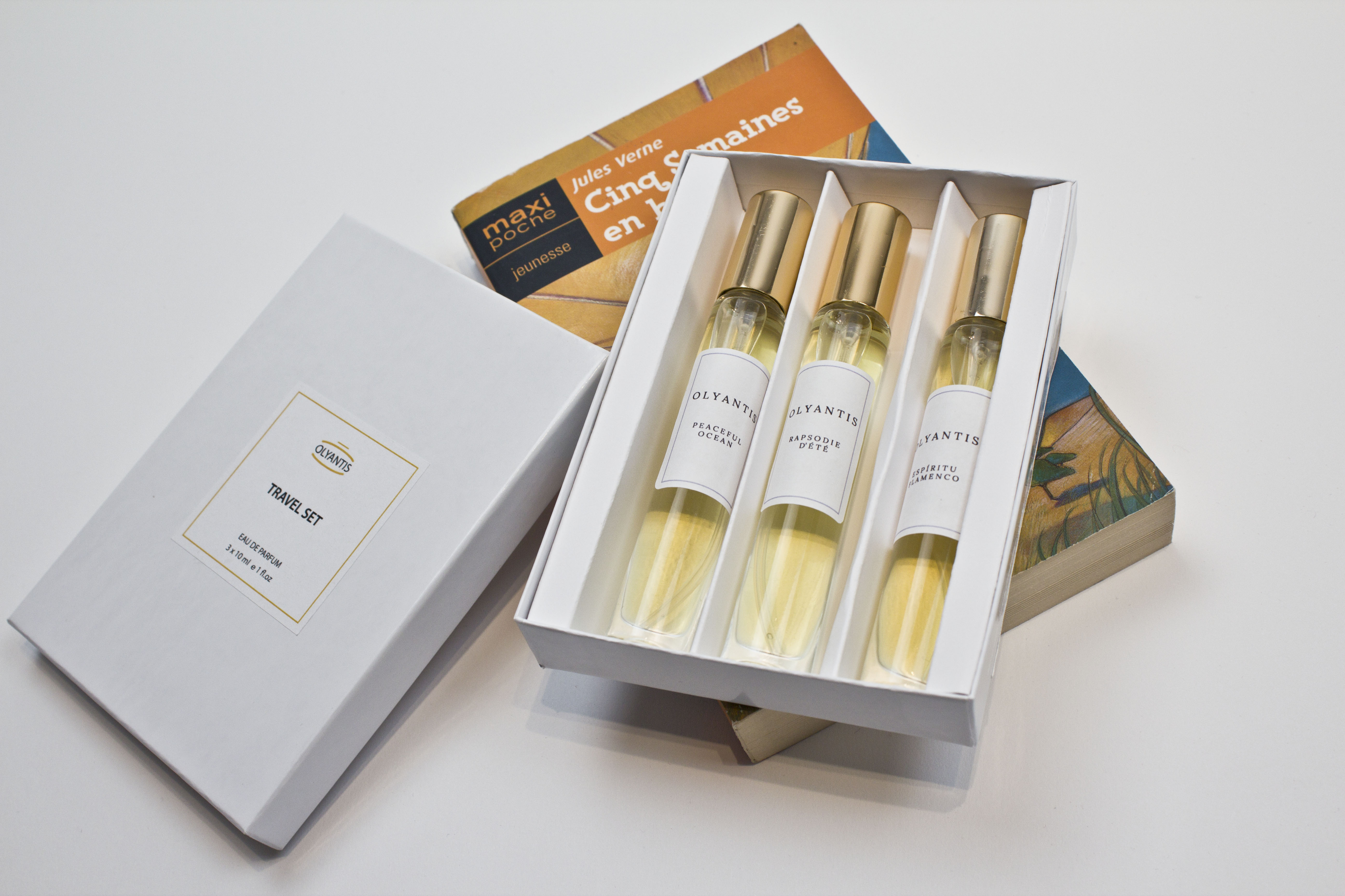 Olyantis's Travel Set of 3x 10 ml perfume glass bottles in its box on Jules Vernes’s book  “Cinq Semaine en balon”. 